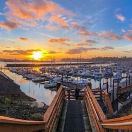 Embarcadero Resort Newport Exterior photo