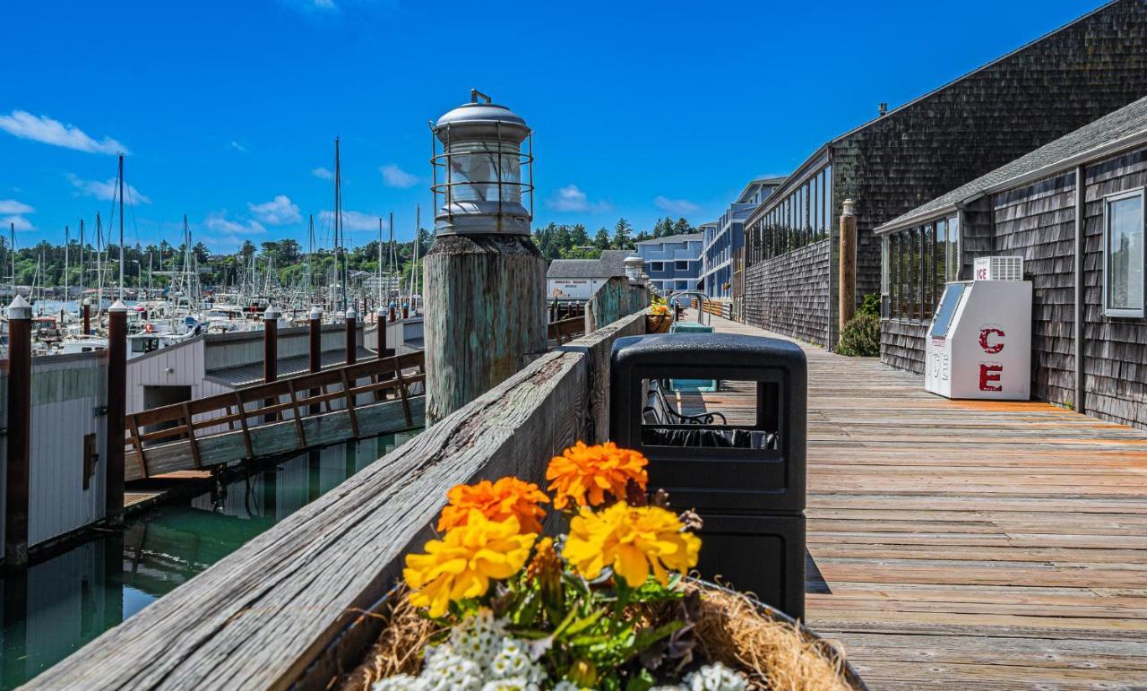 Embarcadero Resort Newport Exterior photo