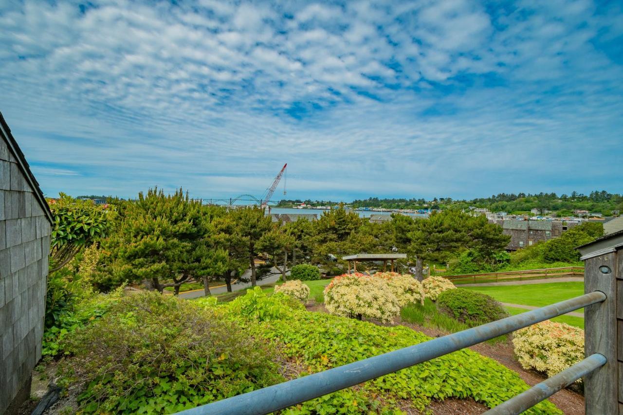 Embarcadero Resort Newport Exterior photo