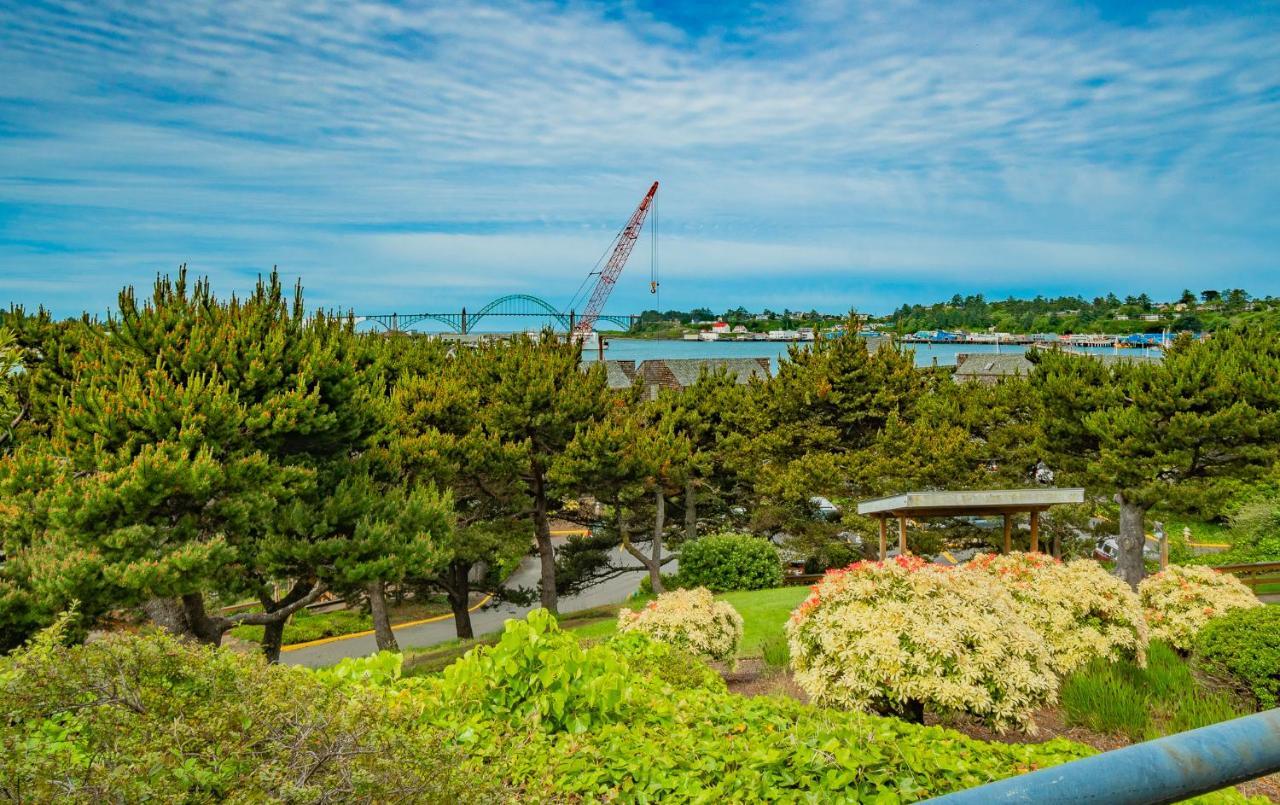 Embarcadero Resort Newport Exterior photo