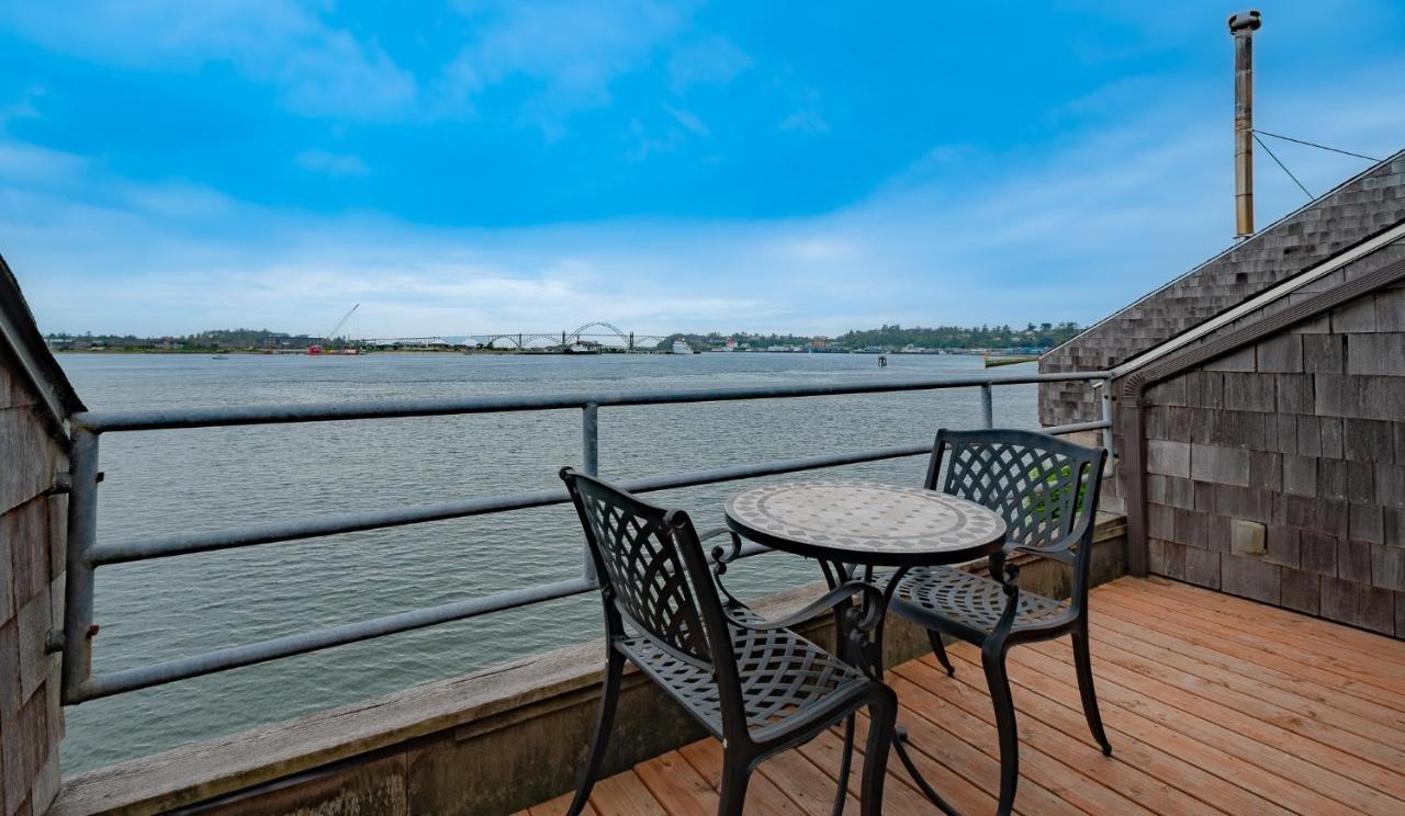 Embarcadero Resort Newport Exterior photo